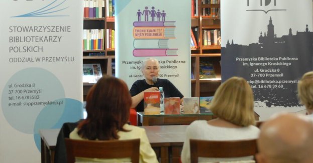 Wieczór poetycki „Mieszkają we mnie słowa” z Magdaleną Szpunar odbył się 28 września w Przemyskiej Bibliotece Publicznej. Spotkanie zakończyło pierwszy dzień VIII Festiwalu Książki „Między Pokoleniami”.